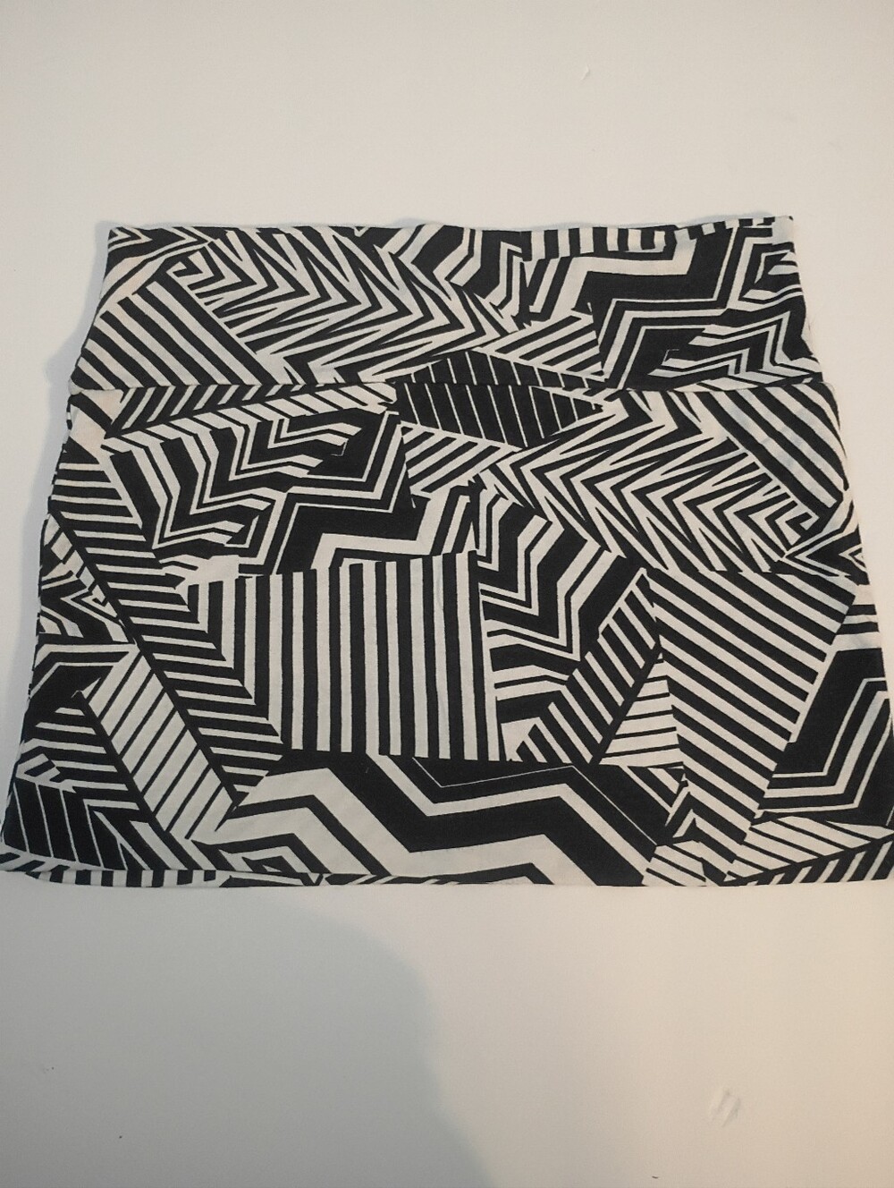 Brat Star Size S Black & White Mini Skirt Elastic Waist 95% Cotton 5% Spandex